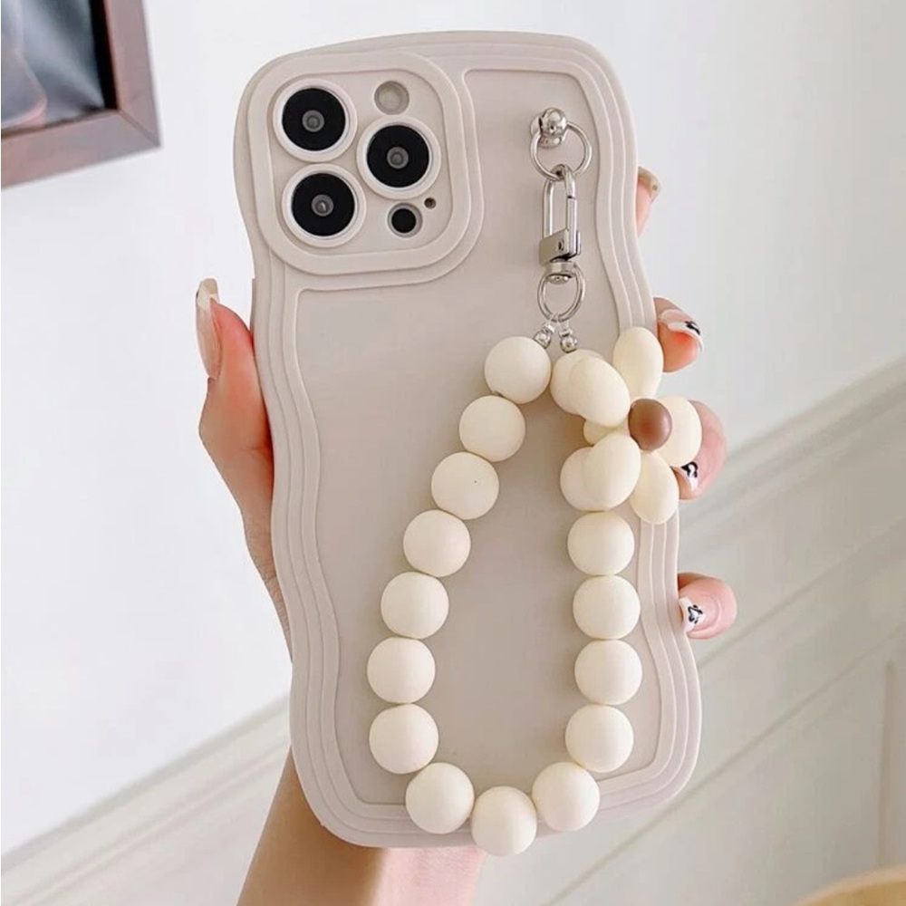 Trendy iPhone Case 📱